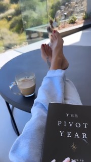 Brooke Burke feet photo thumbnail