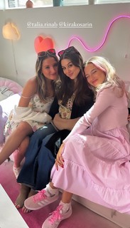 Kira Kosarin feet photo thumbnail