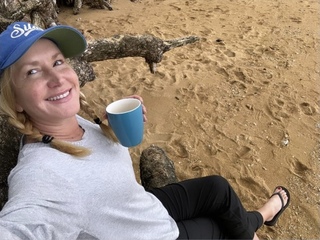 Angela Kinsey feet photo thumbnail