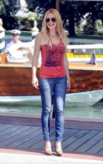 Kate Hudson feet photo thumbnail