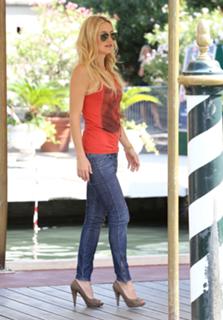 Kate Hudson feet photo thumbnail