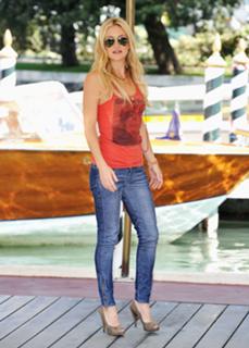 Kate Hudson feet photo thumbnail