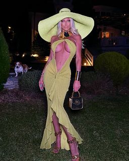 Jelena Karleusa feet photo thumbnail