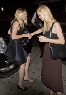 Kirsten Dunst feet photo thumbnail