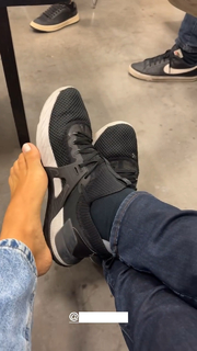 Kéfera Buchmann feet photo thumbnail