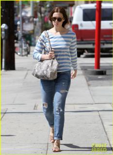 Mandy Moore feet photo thumbnail