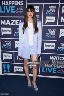 Alison Brie feet photo thumbnail