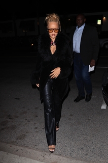 Rihanna feet photo thumbnail