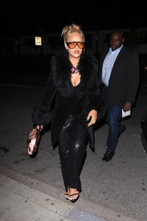 Rihanna feet photo thumbnail