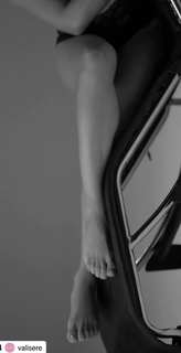 Isis Valverde feet photo thumbnail