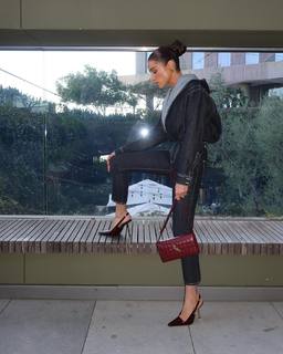 Olivia Culpo feet photo thumbnail