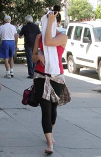 Vanessa Hudgens feet photo thumbnail