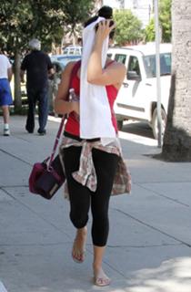 Vanessa Hudgens feet photo thumbnail