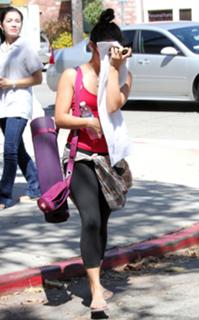 Vanessa Hudgens feet photo thumbnail