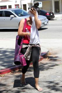 Vanessa Hudgens feet photo thumbnail