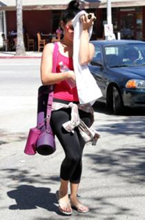 Vanessa Hudgens feet photo thumbnail