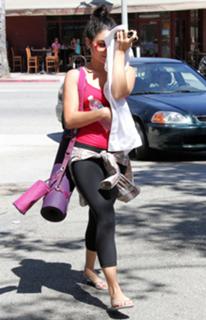 Vanessa Hudgens feet photo thumbnail