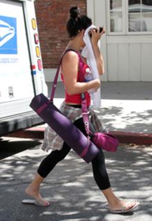 Vanessa Hudgens feet photo thumbnail