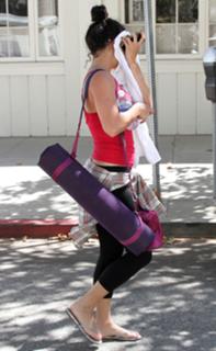Vanessa Hudgens feet photo thumbnail