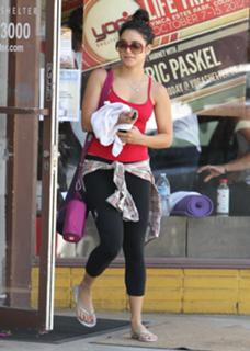 Vanessa Hudgens feet photo thumbnail