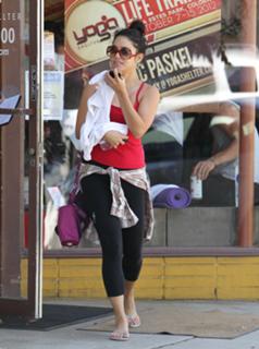 Vanessa Hudgens feet photo thumbnail