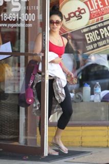 Vanessa Hudgens feet photo thumbnail