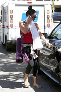 Vanessa Hudgens feet photo thumbnail