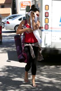 Vanessa Hudgens feet photo thumbnail