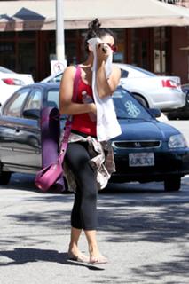 Vanessa Hudgens feet photo thumbnail