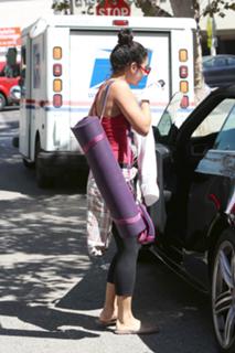 Vanessa Hudgens feet photo thumbnail