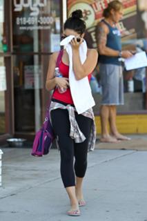 Vanessa Hudgens feet photo thumbnail