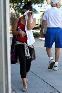 Vanessa Hudgens feet photo thumbnail