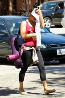 Vanessa Hudgens feet photo thumbnail