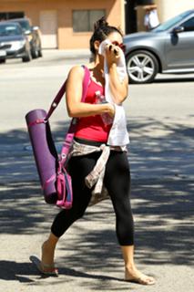 Vanessa Hudgens feet photo thumbnail