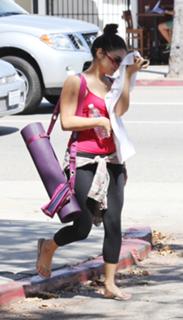 Vanessa Hudgens feet photo thumbnail
