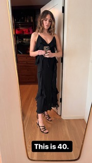 Mandy Moore feet photo thumbnail