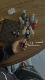 Zaira Nara feet photo thumbnail