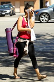 Vanessa Hudgens feet photo thumbnail