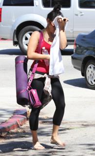 Vanessa Hudgens feet photo thumbnail