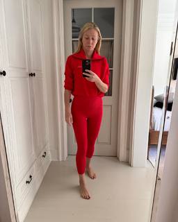 Gwyneth Paltrow feet photo thumbnail