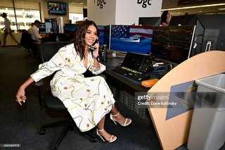 Regina Hall feet photo thumbnail