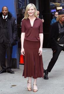 Kirsten Dunst feet photo thumbnail