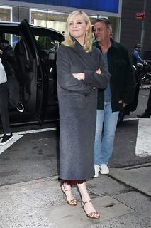Kirsten Dunst feet photo thumbnail