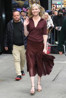Kirsten Dunst feet photo thumbnail