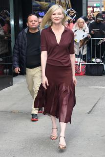 Kirsten Dunst feet photo thumbnail