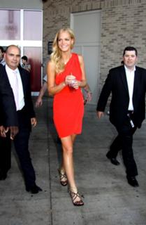 Erin Heatherton feet photo thumbnail