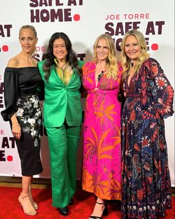 Kim Raver feet photo thumbnail