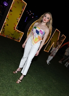 Peyton List feet photo thumbnail
