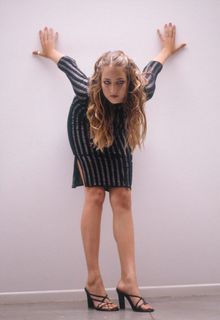 Leelee Sobieski feet photo 1