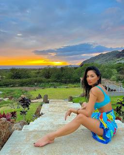 Nicole Scherzinger feet photo thumbnail